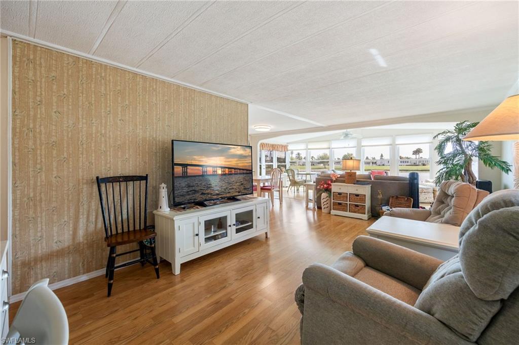 SIX LAKES COUNTRY CLUB - Residential