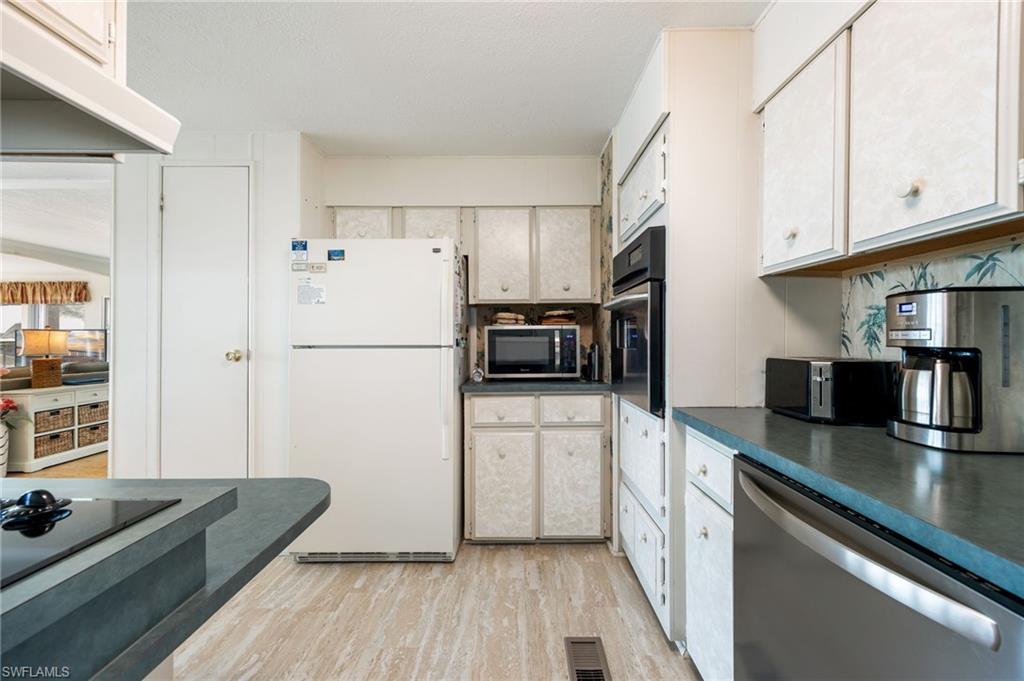 SIX LAKES COUNTRY CLUB - Residential