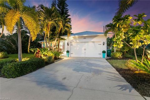 Photo of 299 S Heathwood DR, MARCO ISLAND, FL 34145 (MLS # 225078095)