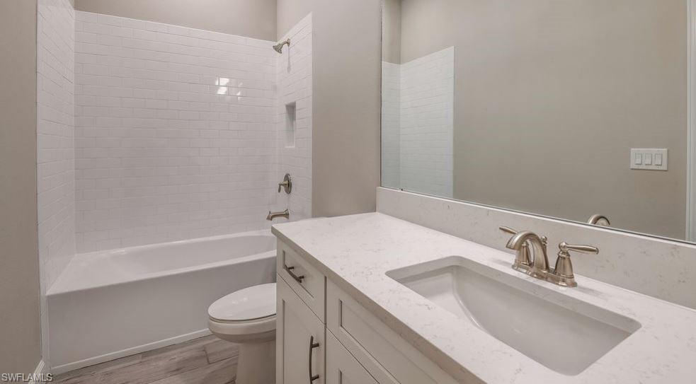 ESPLANADE LAKE CLUB - Residential