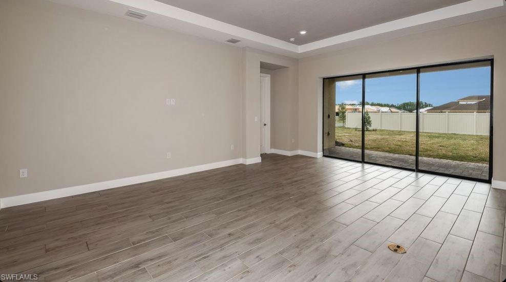 ESPLANADE LAKE CLUB - Residential