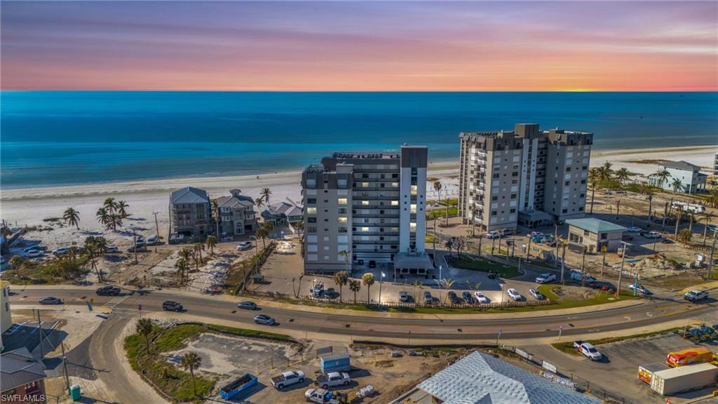 CAPER BEACH CLUB - Residential