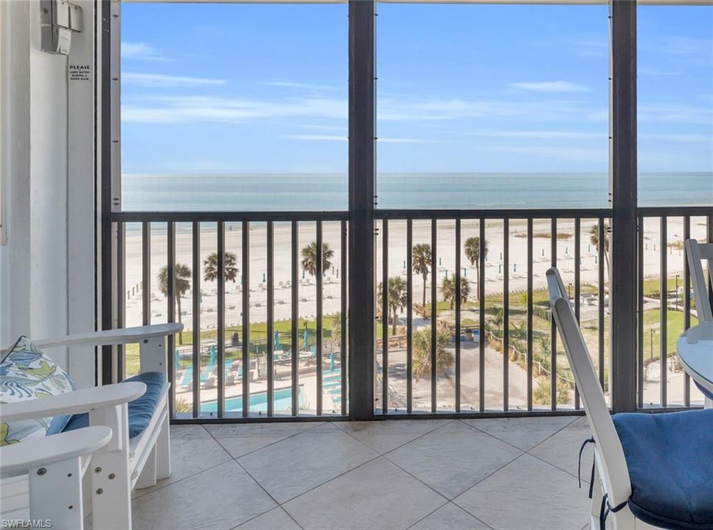 CAPER BEACH CLUB - Residential