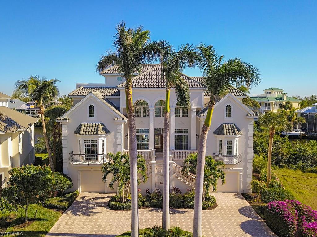 BAREFOOT BEACH - Residential