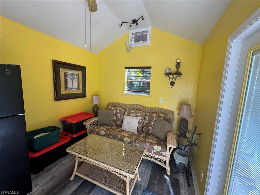 RIVERBEND MOTORCOACH RESORT - Land