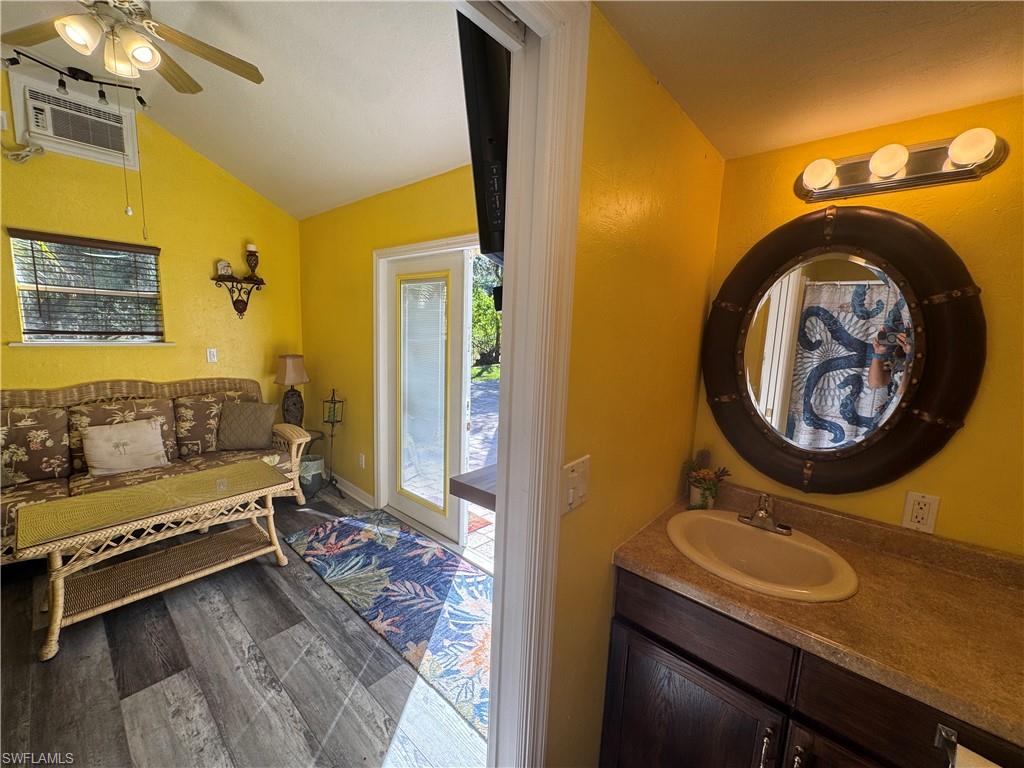 RIVERBEND MOTORCOACH RESORT - Land