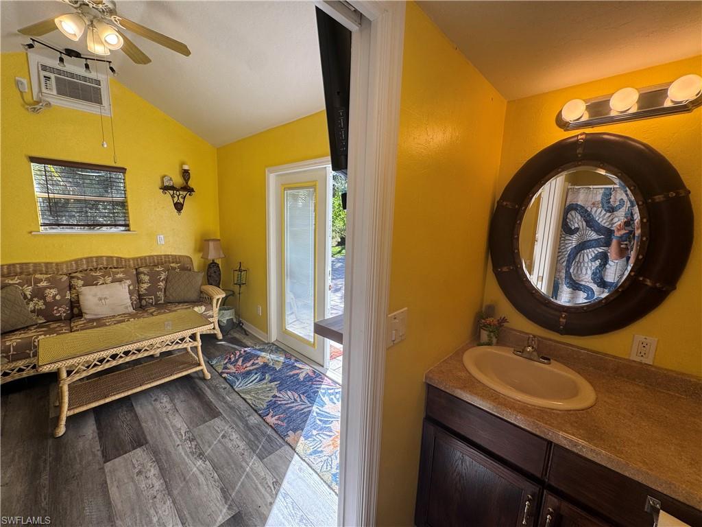 RIVERBEND MOTORCOACH RESORT - Land