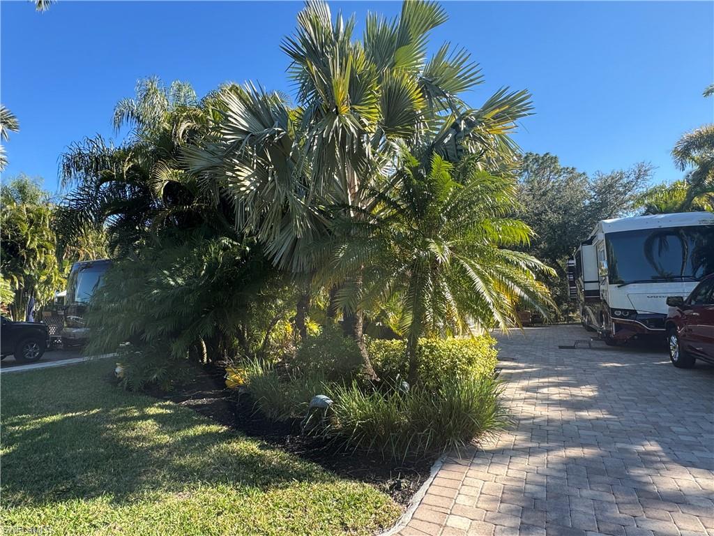 RIVERBEND MOTORCOACH RESORT - Land