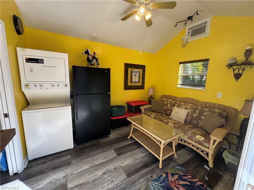 RIVERBEND MOTORCOACH RESORT - Land