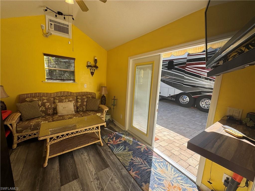 RIVERBEND MOTORCOACH RESORT - Land