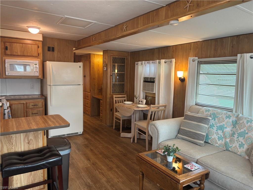 ENCHANTING SHORES - Residential