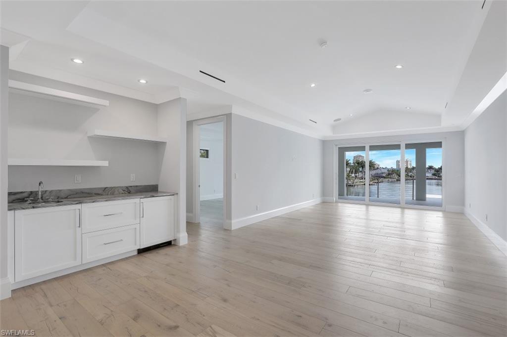 PARK SHORE - Residential