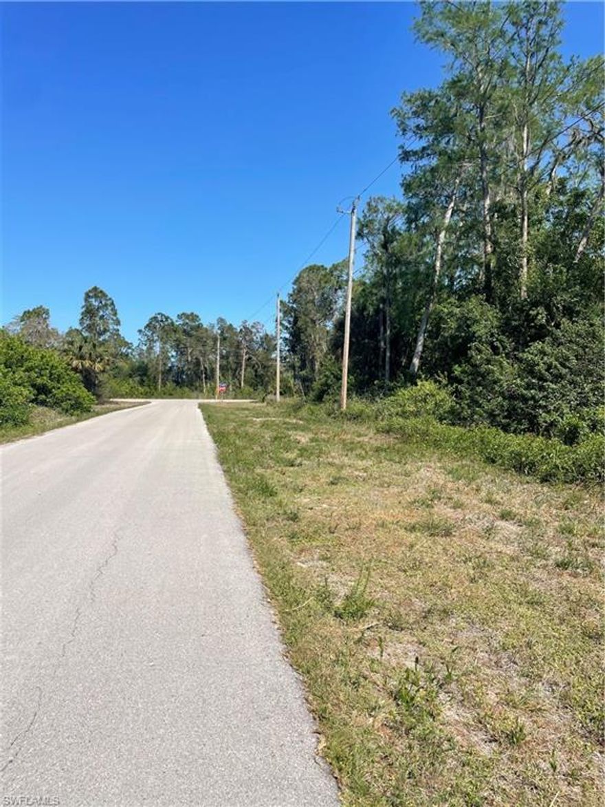 EXCELLENT LOCATION, RESIDENTIAL LOT, 1/4 ACRE LOT, MANY NEW CONSTRUCTION HOMES IN THE AREA, EASY ACCESS STATE RD 82 AND FORT MYERS.