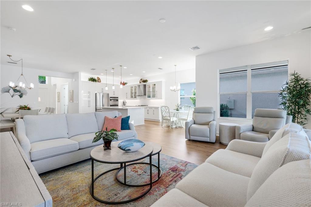 VALENCIA TRAILS - Residential