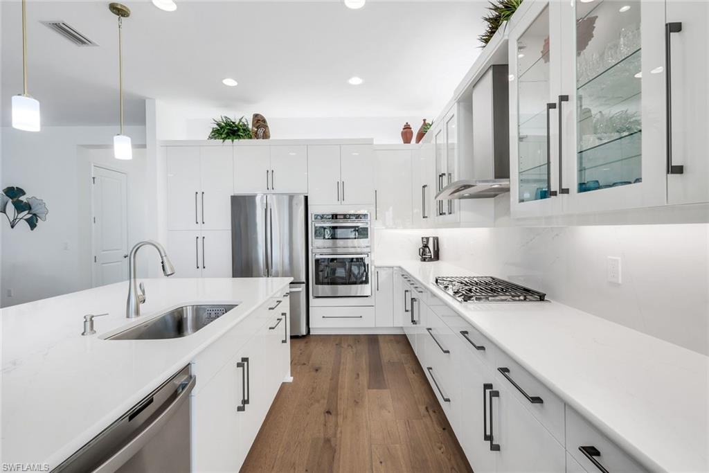 VALENCIA TRAILS - Residential