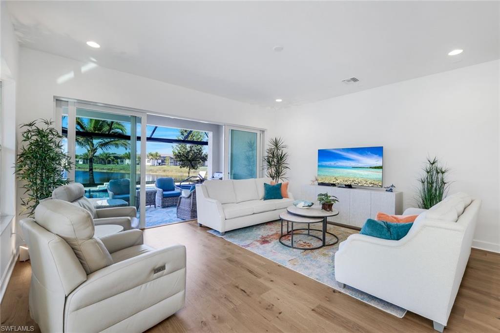 VALENCIA TRAILS - Residential