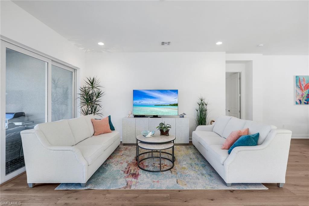 VALENCIA TRAILS - Residential