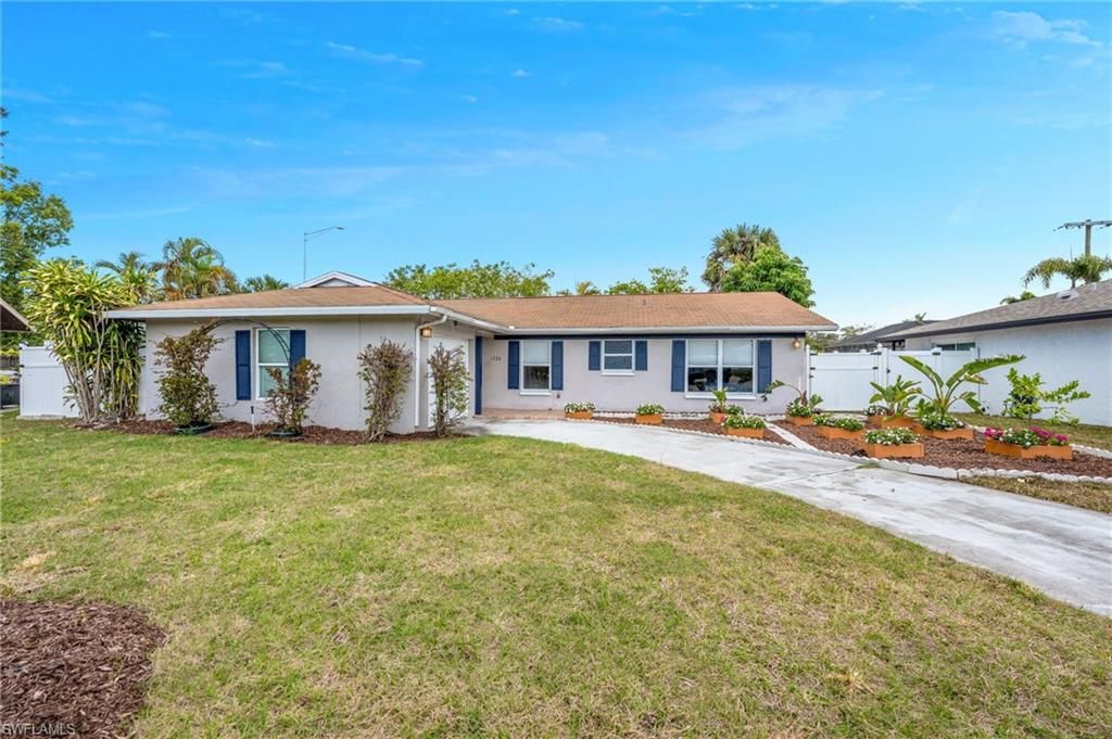 Photo of 1723 Camelia LN, NAPLES, FL 34105 (MLS # 226009498)