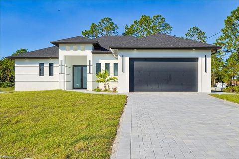 912 Bell BLVD S LEHIGH ACRES FL 33974