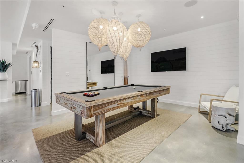 ELEVEN ELEVEN CENTRAL - Residential Lease