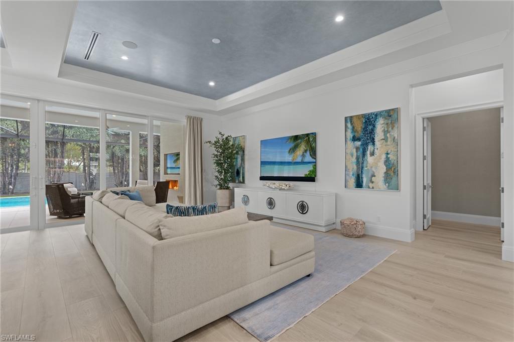 WINDWARD ISLE - Residential