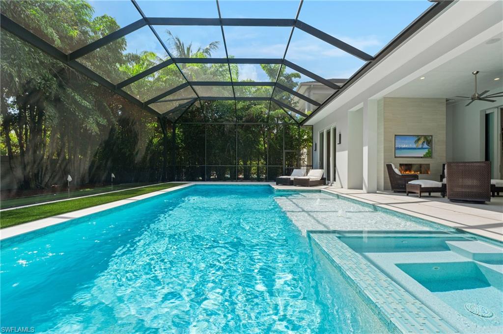 WINDWARD ISLE - Residential