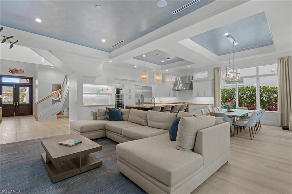 WINDWARD ISLE - Residential