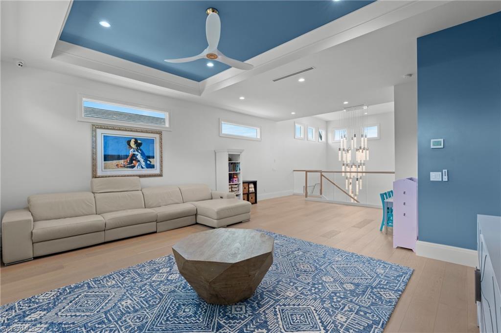 WINDWARD ISLE - Residential