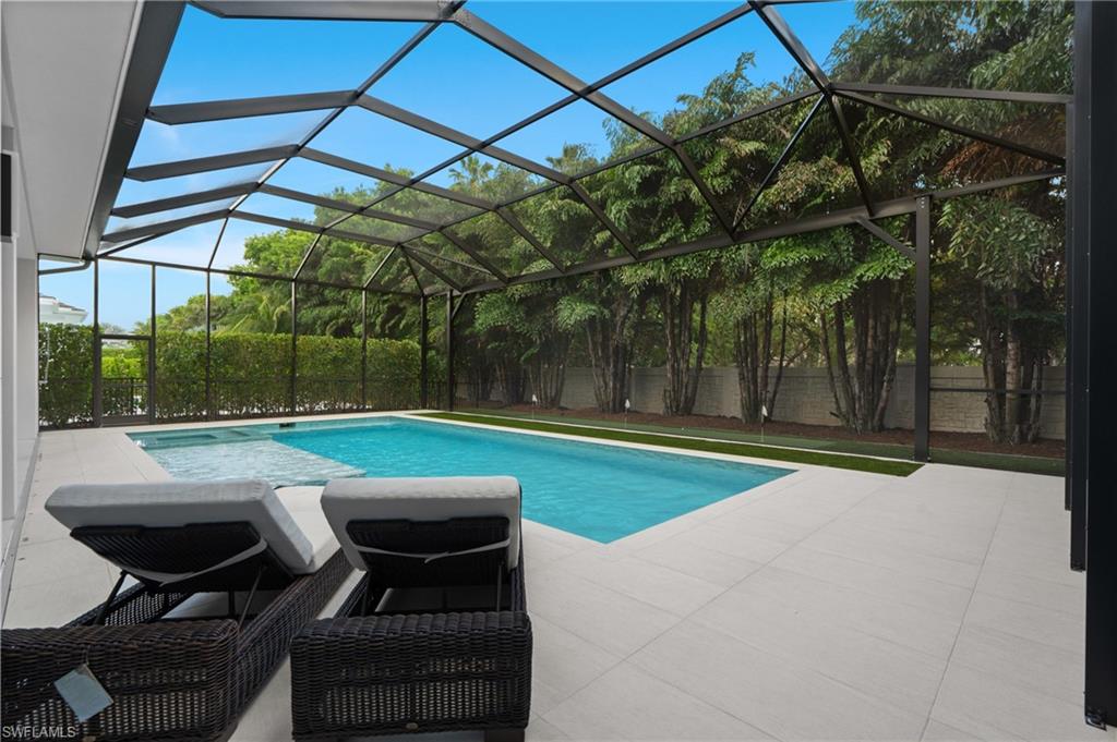 WINDWARD ISLE - Residential