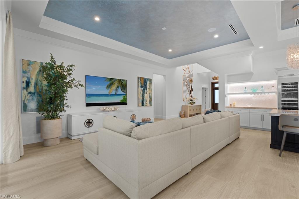 WINDWARD ISLE - Residential