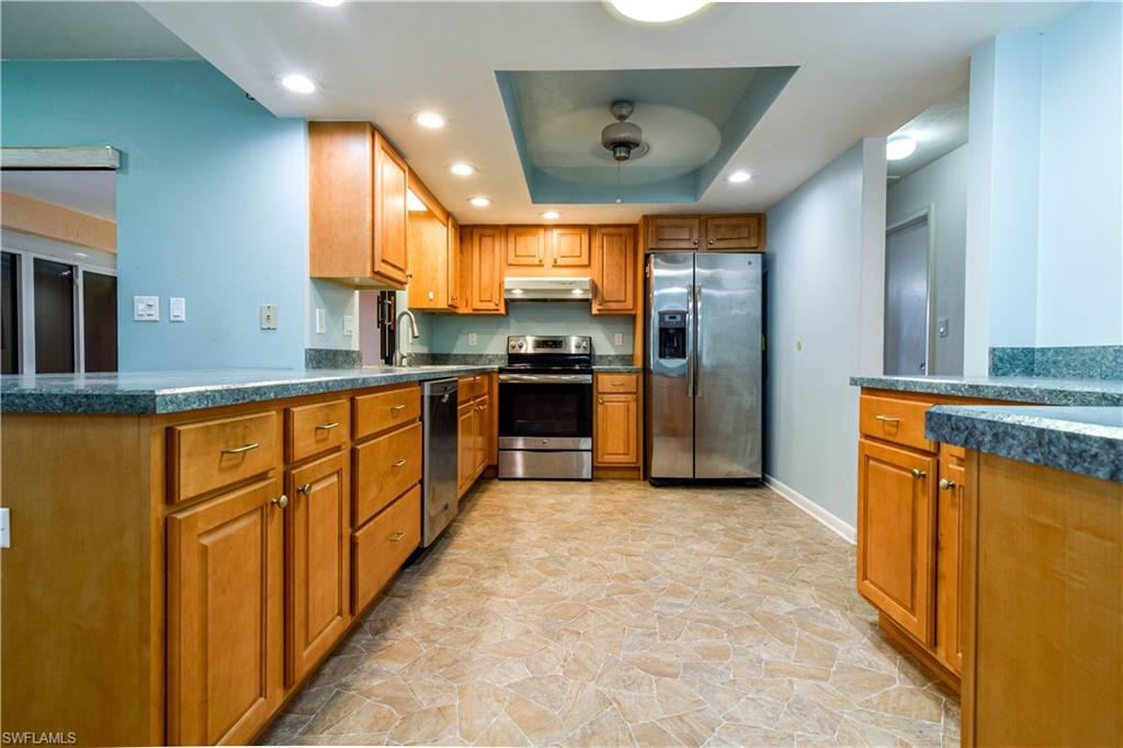 COUNTRY CLUB ESTATES - Residential