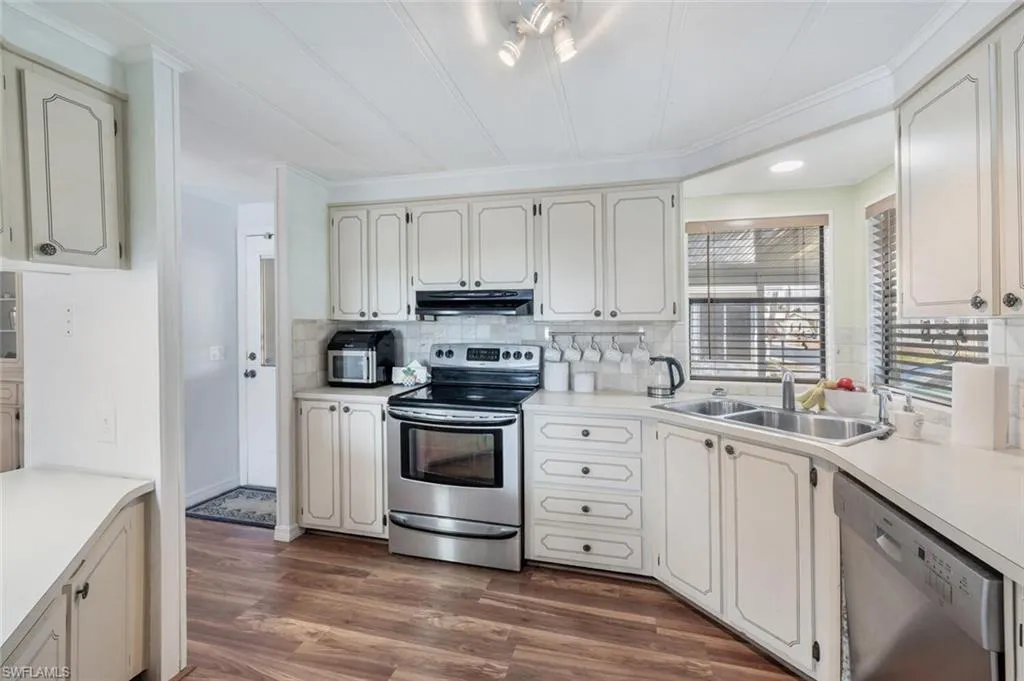 Naples, Florida 34104, United States, 2 Bedrooms Bedrooms, ,2 BathroomsBathrooms,Residential,Active,97346