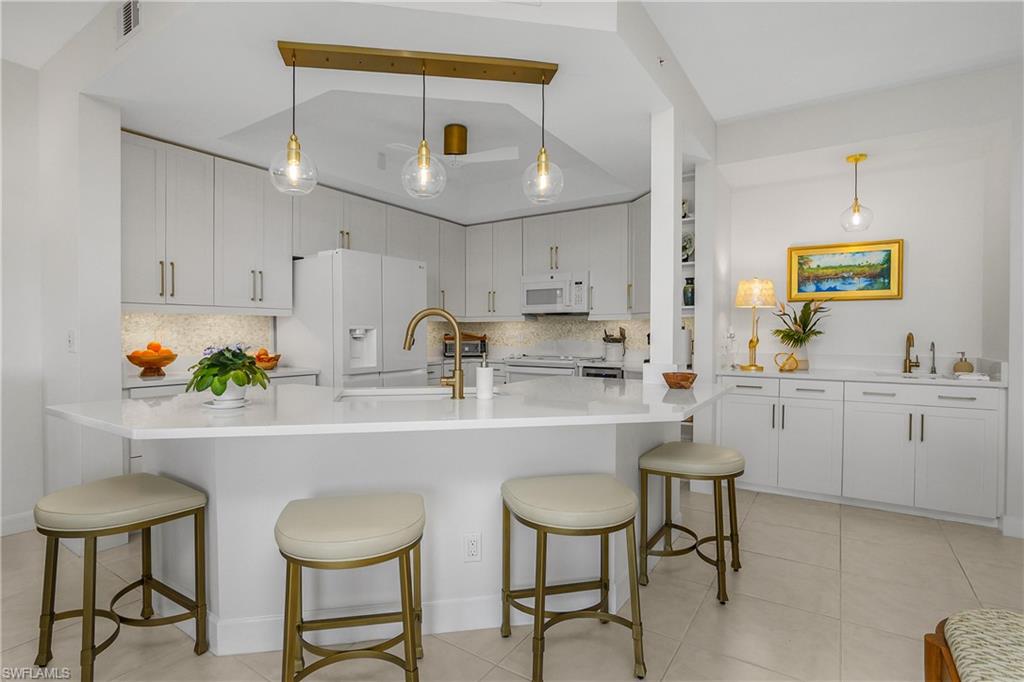 VINTAGE BAY - Residential