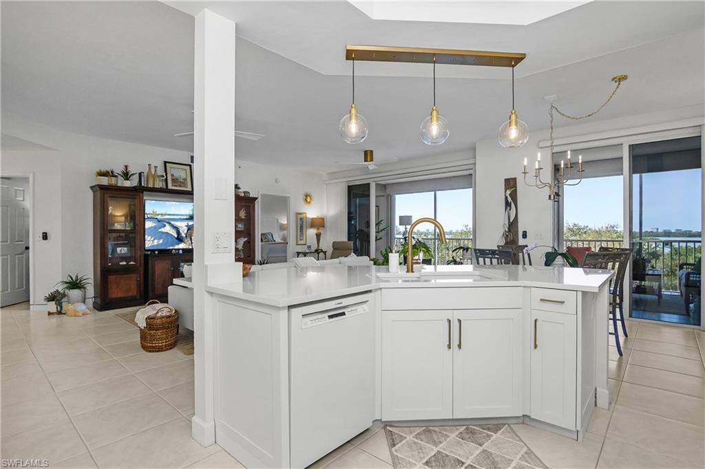 VINTAGE BAY - Residential