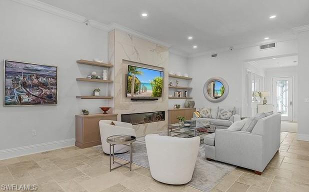 THE SHORES - Residential