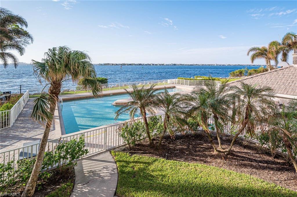 THE SHORES - Residential