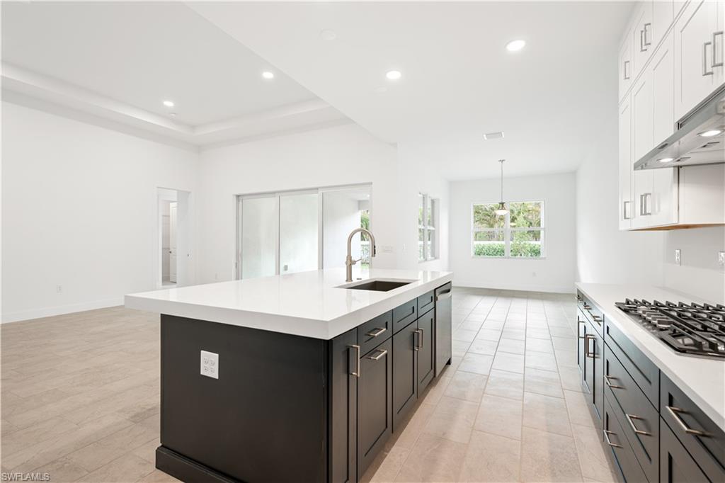 SEVEN SHORES - Residential