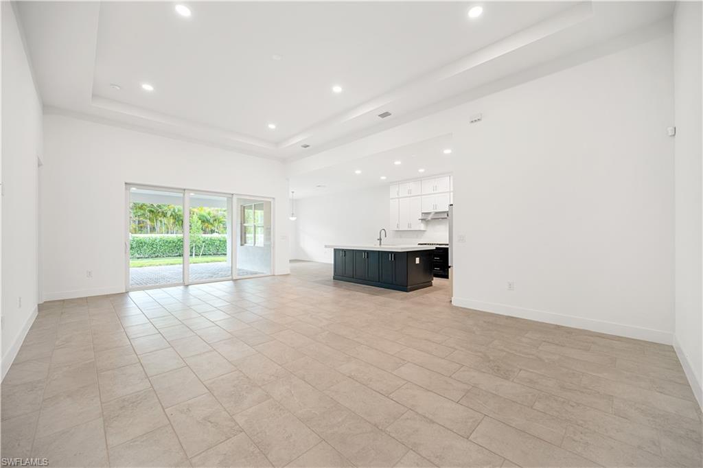 SEVEN SHORES - Residential