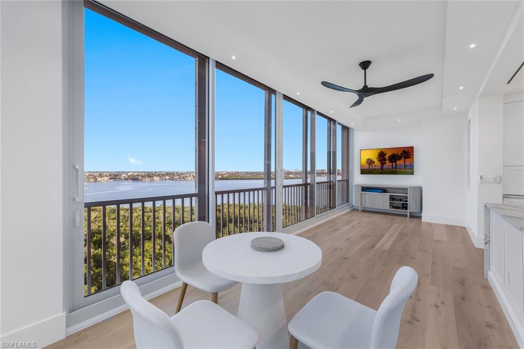 ROYAL MARCO POINT - Residential