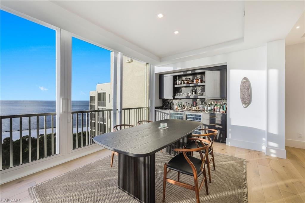 ROYAL MARCO POINT - Residential