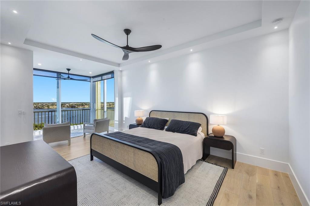 ROYAL MARCO POINT - Residential