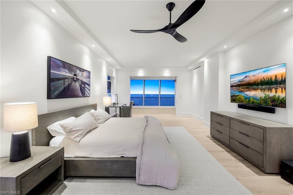 ROYAL MARCO POINT - Residential