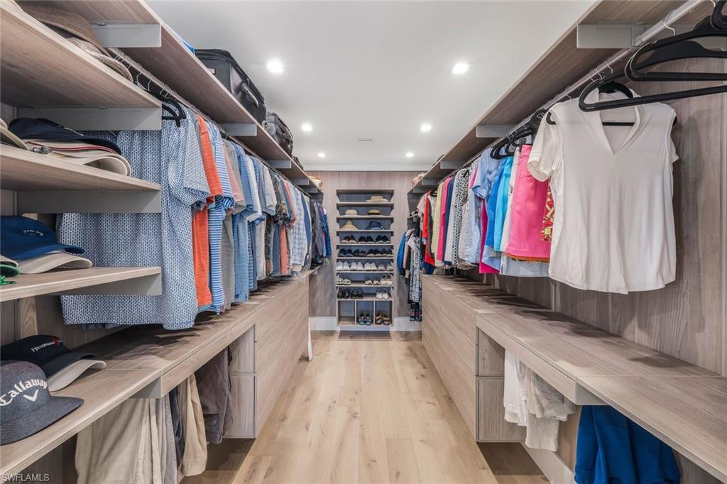 ROYAL MARCO POINT - Residential