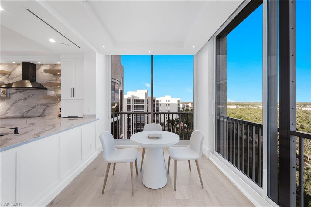 ROYAL MARCO POINT - Residential