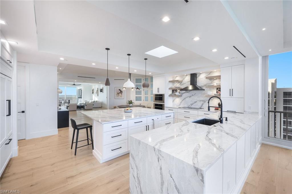 ROYAL MARCO POINT - Residential