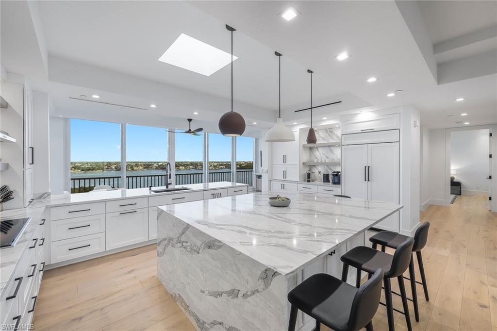 ROYAL MARCO POINT - Residential