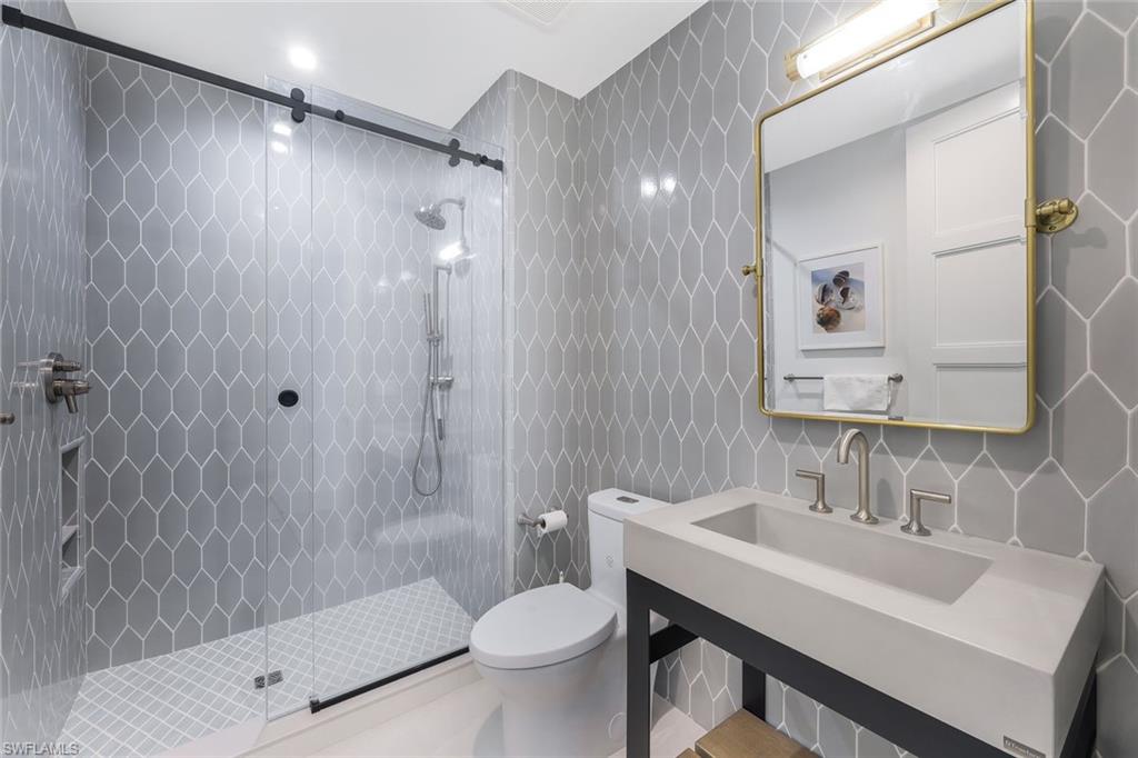 ROYAL MARCO POINT - Residential