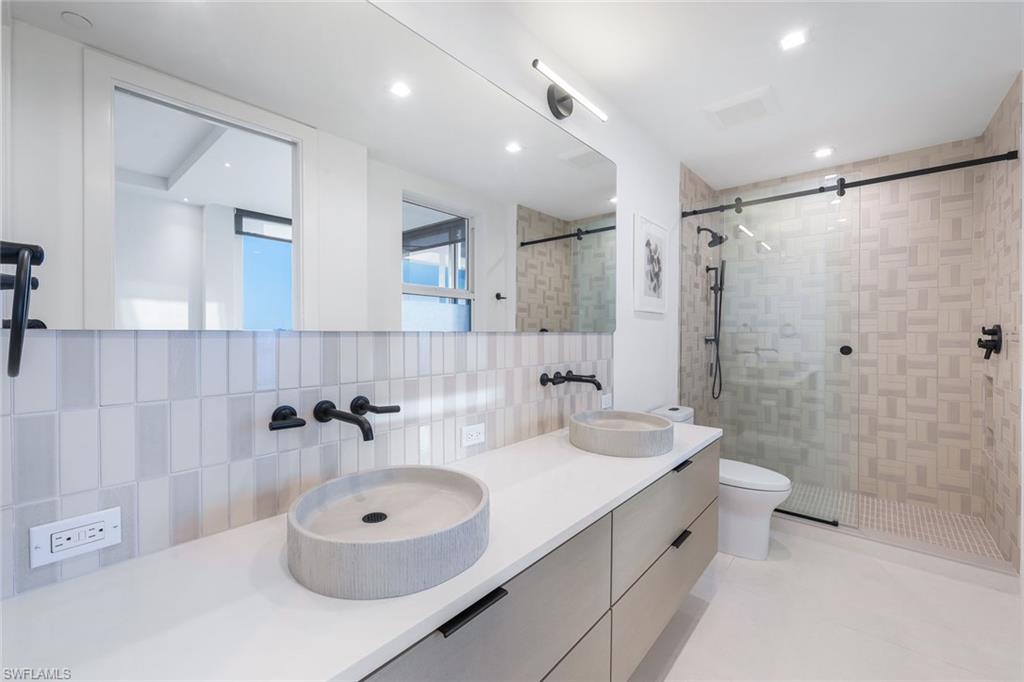 ROYAL MARCO POINT - Residential