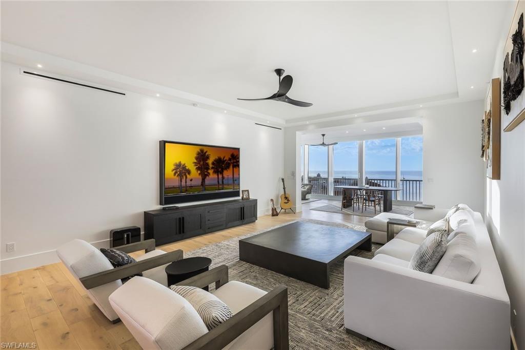 ROYAL MARCO POINT - Residential