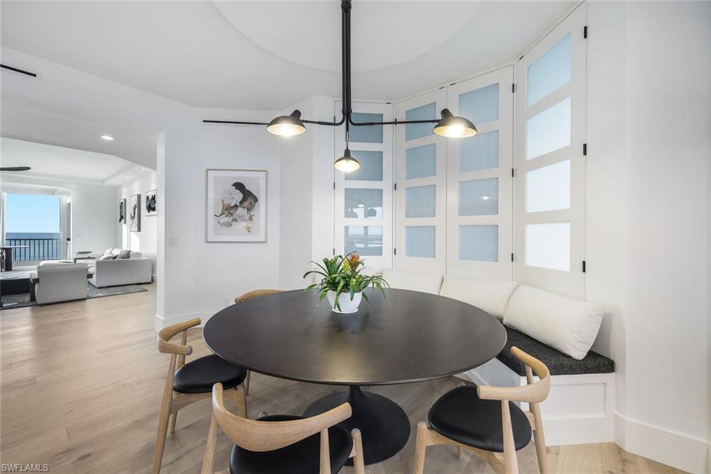 ROYAL MARCO POINT - Residential